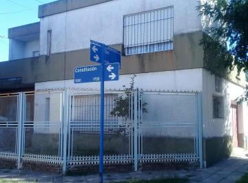 Casa · 120m² · 4 Ambientes · 2 Cocheras · Casa en Lote Propio de 4 Amb con Pileta