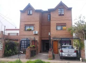 Casa de 4 ambientes, La Matanza · Triplex de 4 Amb Al Frente con Cochera
