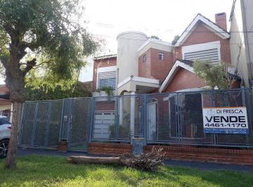 Casa · 220m² · 6 Ambientes · 3 Cocheras · Casa - Villa Luzuriaga