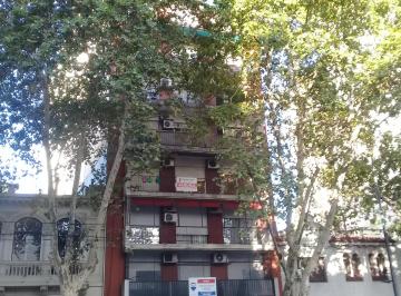 Departamento de 4 ambientes, Caballito · Departamento de 4 Ambientes Al Frente con Dependencias