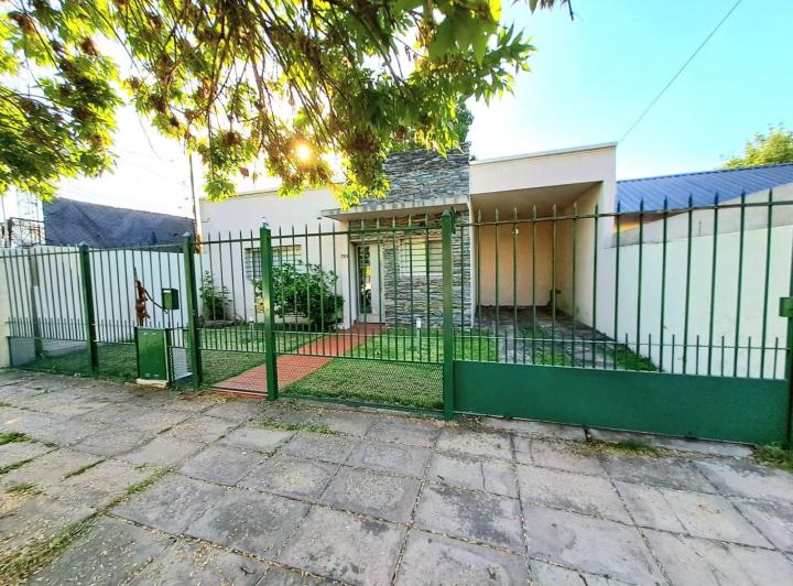 Casa · 80m² · 3 Ambientes · 2 Cocheras