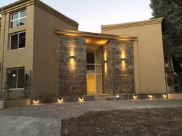 Departamento · 72m² · 2 Ambientes · 1 Cochera · Venta con Renta - Condominio Aguaribay