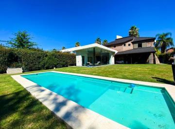 Casa · 282m² · 7 Ambientes · 1 Cochera · Oportunidad 50% en Canje! 4 Dorm. Funes Hills San Marino