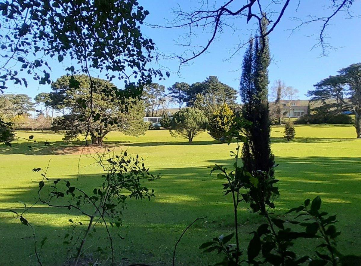 Oportunidad en sierra de los padres. Bajaron su valor. Dos extraordinarios lotes en venta linderos A la cancha de golf.