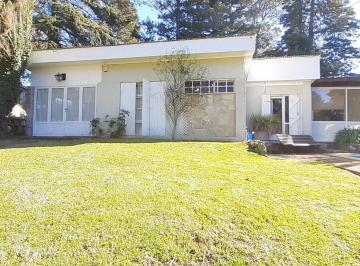 Casa · 131m² · 5 Ambientes · 1 Cochera · Bajo Su Valor! Chalet en Venta en Sierra de Los Padres - Gas Natural - Toma Dpto 3 Amb. Mdp