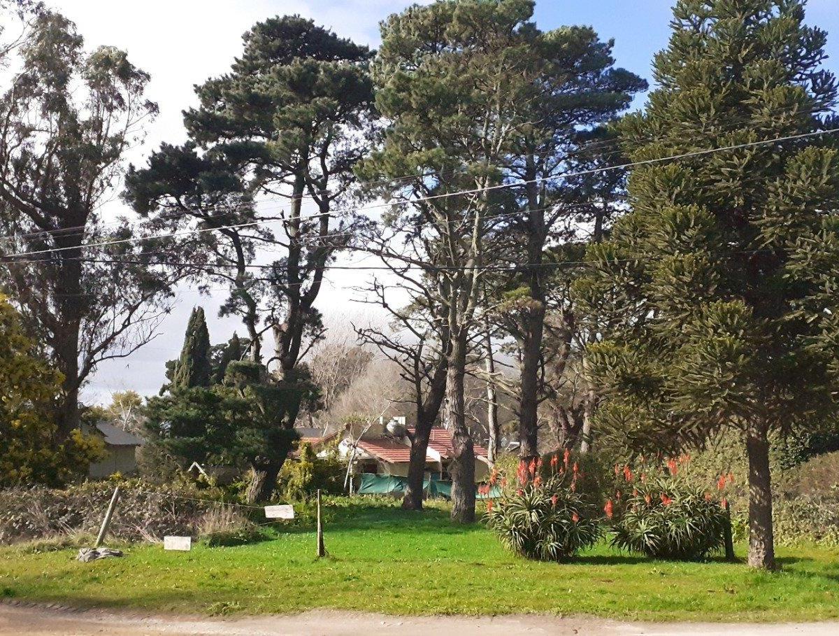 Lote en venta en sierra de los padres. Gran esquina - cuenta con una superfice de 700 m²