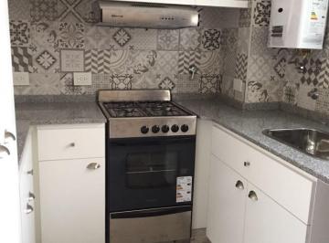 PH de 3 ambientes, Caballito · Excelente PH 3 Amb. 1º Piso por Esc, Reciclado, Super Luminoso!