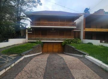 Casa · 250m² · 5 Ambientes · 2 Cocheras · Chalet de 5 Ambientes de 600 Mtrs2 con Quincho