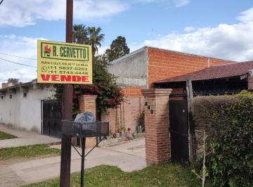 Quinta vacacional · 757m² · 2 Cocheras · Paso del Rey Chalet Quinta S/lote 760 m² con Piscina