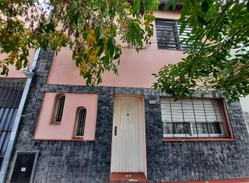 Departamento de 3 ambientes, Lanús · Excelente Dto/casa de 3 Amb. Al Fte. en 1° Piso X Escalera - Sin Expensas