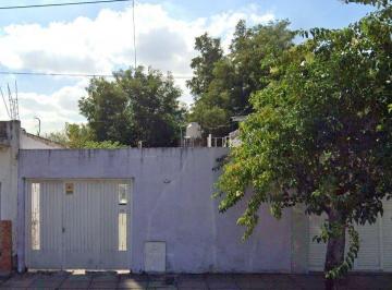 KNK-KNK-3806_2 · Venta Casa 3 Ambientes con Cochera y Local a La Calle Luzuri