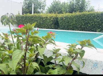 Casa de 3 ambientes, Chacabuco · Propiedad con Pileta en Rawson Chacabuco