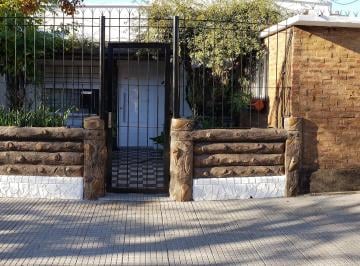 Casa de 5 ambientes, Avellaneda · Casa PH Al Frente. Excelente Estado, Renovada.
