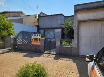 PH de 3 ambientes, Avellaneda · Amplia Casa Tipo PH Al Frente con Jardin y Cochera