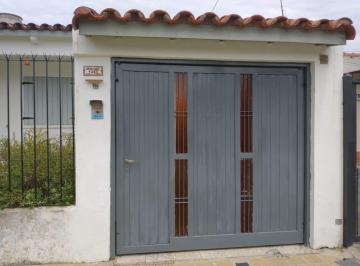 Frente · Casa 3 Ambientes, Patio y Terraza, Quilmes Oeste.