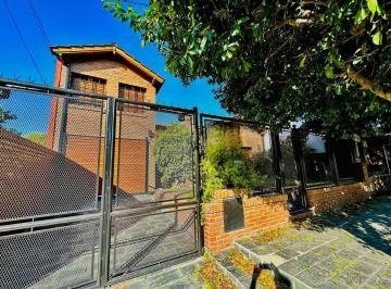 Casa · 226m² · 4 Ambientes · 3 Cocheras · Casa - Ituzaingó