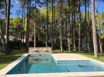 Casa · 265m² · 4 Ambientes · 2 Cocheras · Pinamar Norte! Pileta Climatizada! 265 m² Cub + 960 m² Lote!