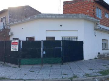 Casa · 120m² · 3 Ambientes · 1 Cochera · Casa en Venta en Moron