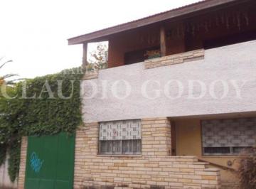 Casa · 160m² · 4 Ambientes · Chalet en Venta en Moron