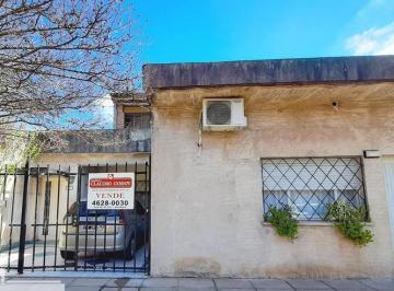 Casa · 150m² · 3 Ambientes · 1 Cochera · Casa en Venta en Moron