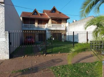 Casa · 210m² · Venta Hermoso Chalet 3 Dorm., Carhue 700 - Temperley - Se Acepta Vehiculo o PH o Dpto Menor Val