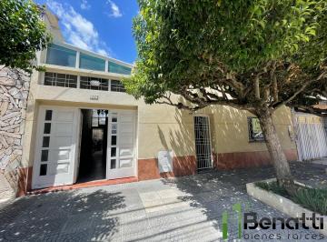 Casa · 115m² · 4 Ambientes · 1 Cochera · Casa Multifamiliar en Lote Propio. Lomas del Mirador