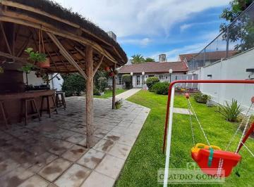 Casa · 160m² · 3 Ambientes · 2 Cocheras · Casa 3 Amb C/ Garage y Quincho - Morón