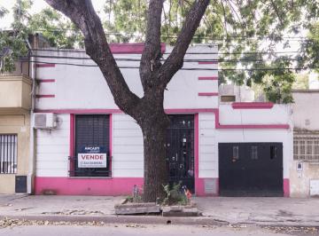 Casa · 112m² · 6 Ambientes · 1 Cochera · Casa Dos Dorm. / Legizamon 900