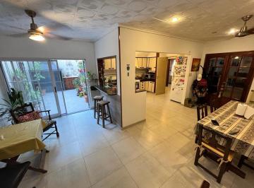 PH · 144m² · 4 Ambientes · 1 Cochera · Venta de PH de 4 Amb Al Frente C/ Cochera! Haedo Sur
