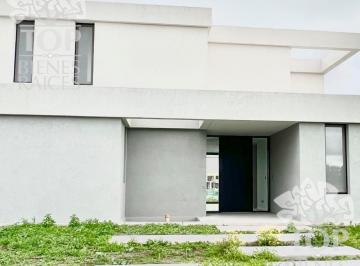 Casa · 225ha · 6 Ambientes · Casa en Venta en Santa Ana, Villanueva, Tigre