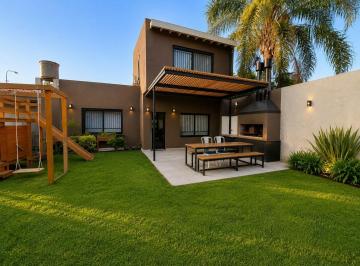 KNK-KNK-3830_2 · Oportunidad Venta Casa de 3 Ambientes Castelar Zona Residenc