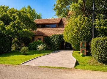 KNK-KNK-3832_2 · Oportunidad Venta Casa 4 Ambientes Country Club Banco Provin