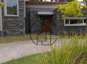 Casa · 190m² · 5 Ambientes · 1 Cochera · Casa en Venta en Barrio Alamos Ii - Tomamos en Forma de Pago Departamento en Caba o Pinamar
