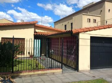 Casa · 133m² · 4 Ambientes · 1 Cochera · Casa - Castelar