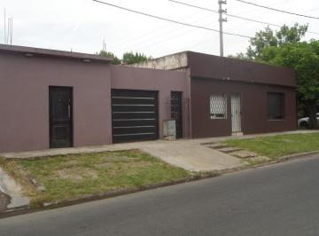 Casa · 130m² · 3 Ambientes · 1 Cochera · Casa - Ituzaingó
