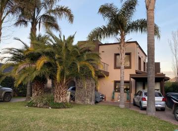 Casa · 290m² · 4 Dormitorios · 2 Cocheras · Casa - Country San Patricio - Moreno