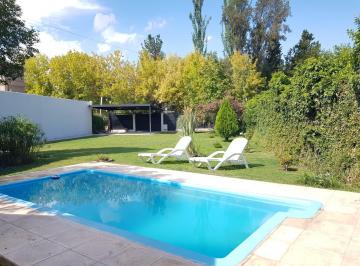 Casa de 3 ambientes, Chacras de Coria · Casa en Chacras de Coria con Piscina