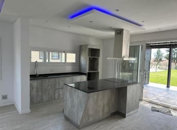 Casa · 200m² · 4 Ambientes · 3 Cocheras · Casa - Cruz del Sur