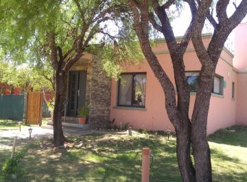 Casa de 4 ambientes, Carpintería · Casa Muy Buena Construcción a 5 Cuadras de La Plaza Central y Dos de La Rutas