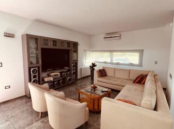 Casa · 370m² · 4 Ambientes · 2 Cocheras · Casa en Venta Country Cañuelas Golf