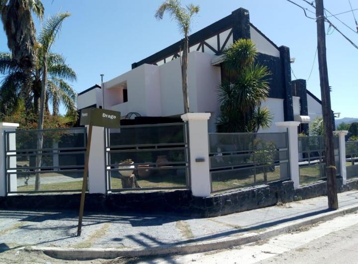 Casa · 564m² · 4 Dormitorios · 4 Cocheras