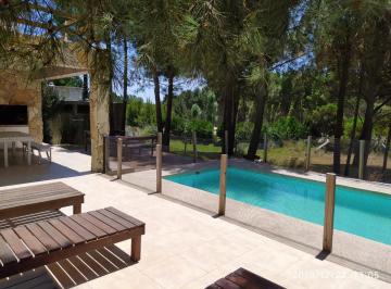Casa · 240m² · 6 Ambientes · 1 Cochera · Casa - Costa Esmeralda