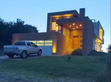 Casa · 198m² · 4 Ambientes · 1 Cochera · Casa - Barrio Costa Esmeralda