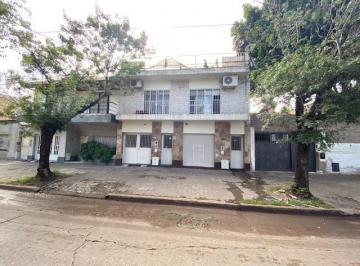 Casa · 160m² · 4 Ambientes · 3 Cocheras · Casa de 3 Dorm.