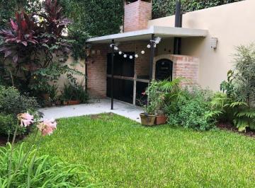 Casa · 335m² · 4 Ambientes · 2 Cocheras · Impecable Chalet en Dos Plantas