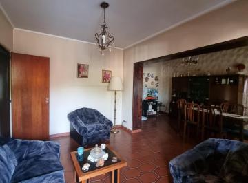 Casa de 5 ambientes, Lomas de Zamora · Excelente Casa con Salida a Dos Calles - Acepta Permuta