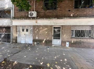 PH · 50m² · 2 Ambientes · 1 Cochera · PH en Alquiler con Cochera y Patio