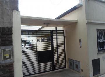 Casa de 3 ambientes, La Plata · Casa en PH Al Frente con Cochera