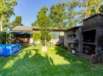 Casa · 80m² · 4 Ambientes · 1 Cochera · Casa - Fisherton