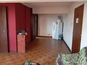 Departamento · 75m² · 3 Ambientes · 1 Cochera · Departamento Amplio y con Muy Buena Ubicación